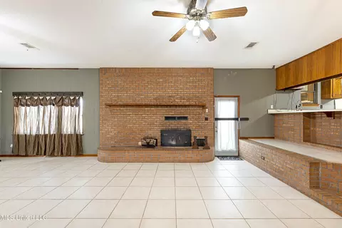 Living - 11 Claude Hunt Rd, Wiggins, MS 39577 photo 2 of 2