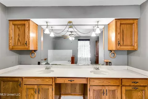 Bath - 11 Claude Hunt Rd, Wiggins, MS 39577 photo 1 of 6