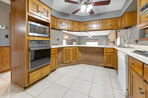 Kitchen - 11 Claude Hunt Rd, Wiggins, MS 39577 photo 3 of 4