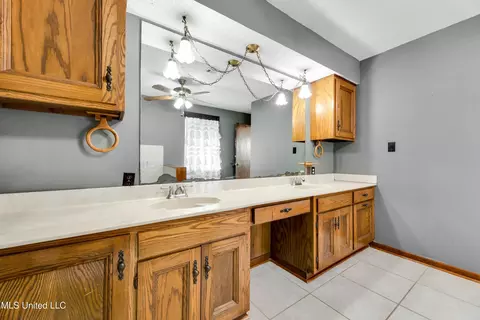 Bath - 11 Claude Hunt Rd, Wiggins, MS 39577 photo 3 of 6