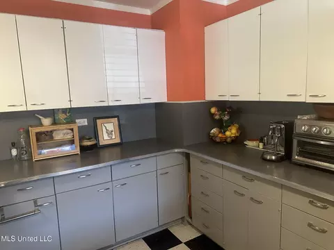 3956 Berkley Dr, Jackson, MS 39211