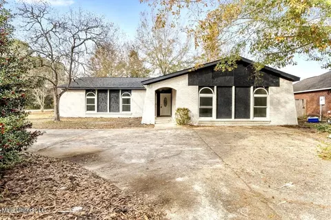 8700 Martin Bluff Rd, Gautier, MS 39553