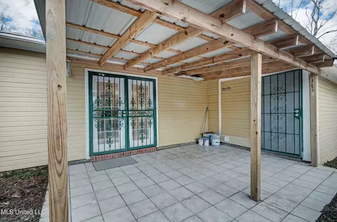 Exterior - 3637 Sykes Park Dr, Jackson, MS 39212 photo 2 of 4