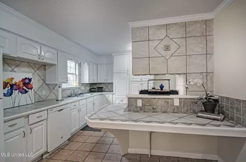 Kitchen - 3637 Sykes Park Dr, Jackson, MS 39212 photo 3 of 3