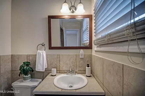 Bath - 3637 Sykes Park Dr, Jackson, MS 39212 photo 5 of 6