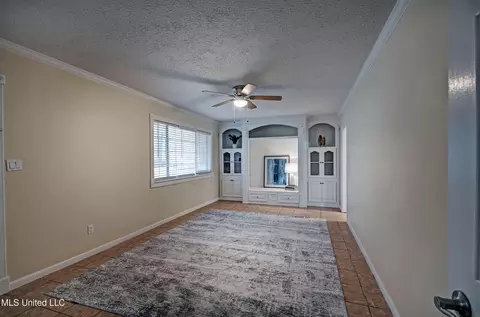 Living - 3637 Sykes Park Dr, Jackson, MS 39212 photo 2 of 4