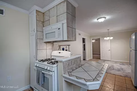 Kitchen - 3637 Sykes Park Dr, Jackson, MS 39212 photo 2 of 3