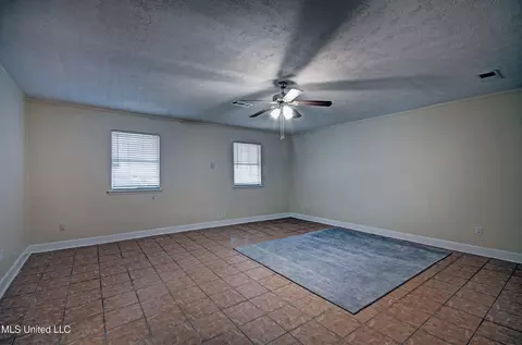 Living - 3637 Sykes Park Dr, Jackson, MS 39212 photo 4 of 4