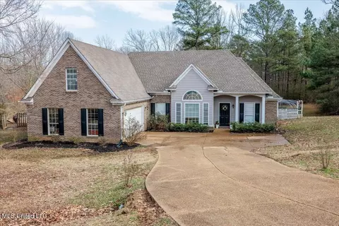 14817 Susannah Cv, Byhalia, MS 38611