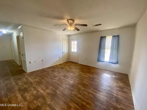 Living - 111 Lewis Ave, Walnut Grove, MS 39189 photo 1 of 2