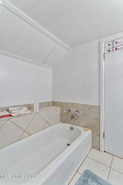 Bath - 4635 Calnita Pl, Jackson, MS 39211 photo 8 of 9