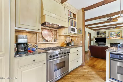 Kitchen - 4635 Calnita Pl, Jackson, MS 39211 photo 1 of 4