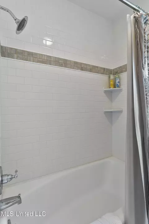 Bath - 4635 Calnita Pl, Jackson, MS 39211 photo 6 of 9
