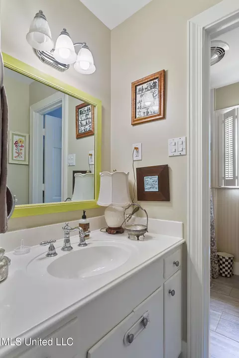 Bath - 4635 Calnita Pl, Jackson, MS 39211 photo 5 of 9