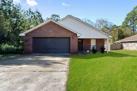 1017 Sycamore St, Ocean Springs, MS 39564