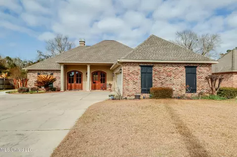 2 Mossy Oaks Ln, Long Beach, MS 39560