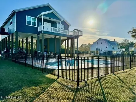 604 5th St, Pass Christian, MS 39571