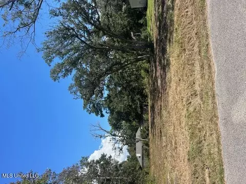 Willow Street, Ocean Springs, MS 39564