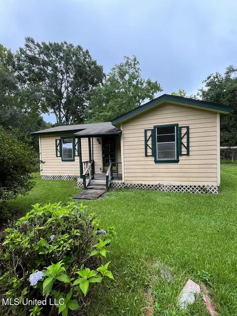 1203 Blackwell Ln, Picayune, MS 39466