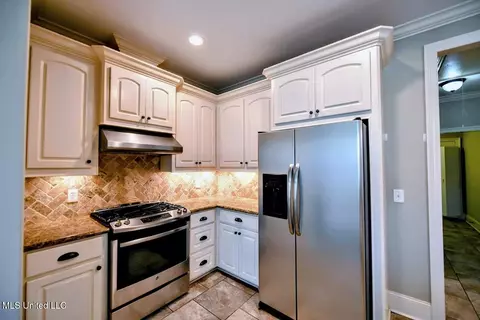 Kitchen - 115 Owen St, Madison, MS 39110 photo 3 of 3