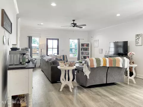 Living - 133 Camellia Cir, Florence, MS 39073 photo 1 of 4
