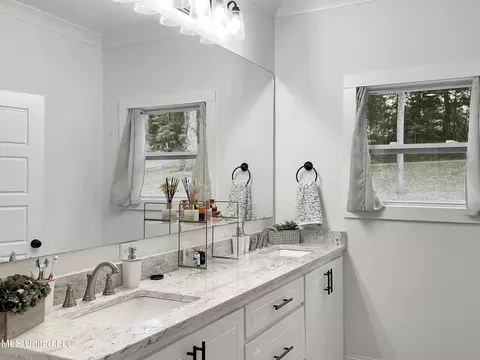 Bath - 133 Camellia Cir, Florence, MS 39073 photo 2 of 3