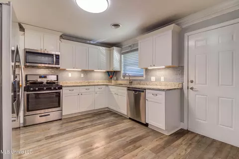 301 E First St, Long Beach, MS 39560 photo 9