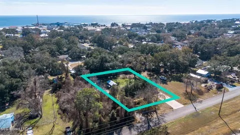 301 E First St, Long Beach, MS 39560 photo 2