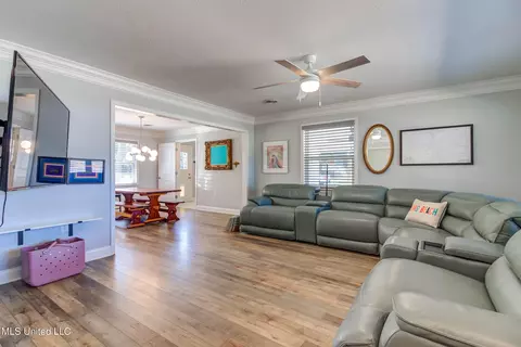 301 E First St, Long Beach, MS 39560 photo 4