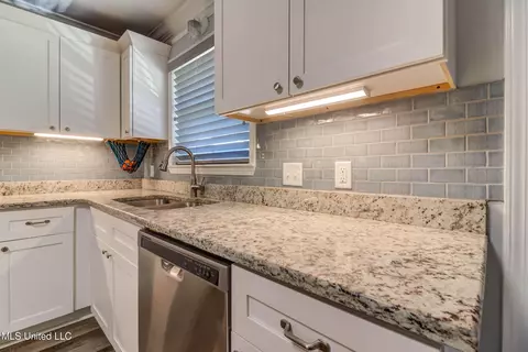301 E First St, Long Beach, MS 39560 photo 10