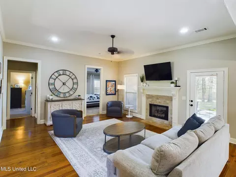 Living - 125 Trailbridge Xing, Canton, MS 39046 photo 2 of 3