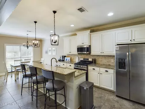 Kitchen - 125 Trailbridge Xing, Canton, MS 39046 photo 1 of 2