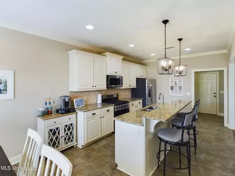 Kitchen - 125 Trailbridge Xing, Canton, MS 39046 photo 2 of 2