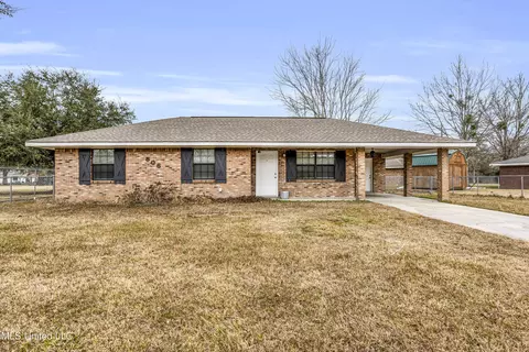 806 Willow St, Waveland, MS 39576
