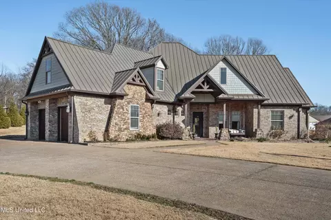 1122 Getwell Rd, Hernando, MS 38632
