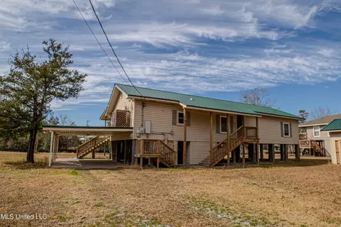 10227 Avenue D, Bay Saint Louis, MS 39520