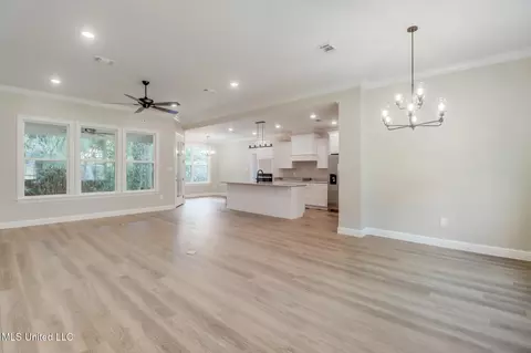 Living - 706 Jones Ave, Wiggins, MS 39577 photo 3 of 6