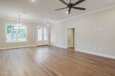 Living - 706 Jones Ave, Wiggins, MS 39577 photo 4 of 6