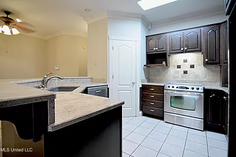 Kitchen - 1320 Wooten Rd, Nesbit, MS 38651 photo 2 of 4