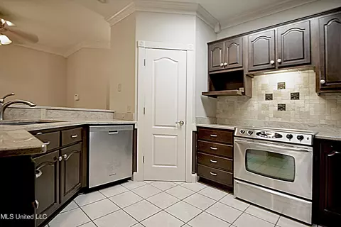 Kitchen - 1320 Wooten Rd, Nesbit, MS 38651 photo 4 of 4