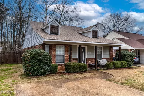 Exterior - 2031 Fox Hill Ln, Byram, MS 39272 photo 2 of 9