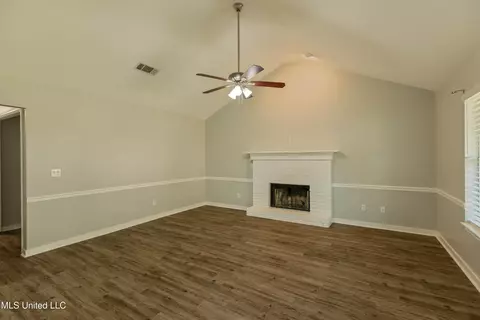 Living - 2031 Fox Hill Ln, Byram, MS 39272 photo 1 of 3