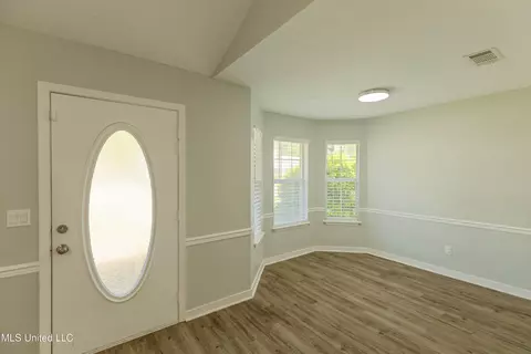 Entry Way - 2031 Fox Hill Ln, Byram, MS 39272 photo 1 of 2