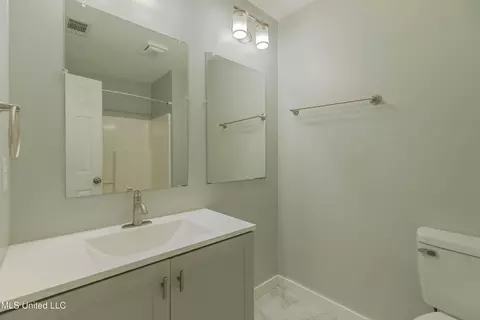 Bath - 2031 Fox Hill Ln, Byram, MS 39272 photo 4 of 5