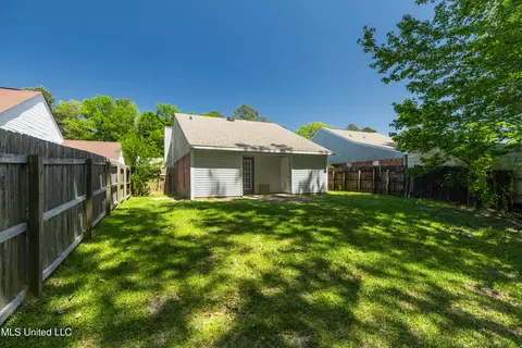 Exterior - 2031 Fox Hill Ln, Byram, MS 39272 photo 8 of 9