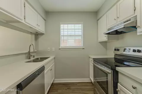 Kitchen - 2031 Fox Hill Ln, Byram, MS 39272 photo 1 of 6