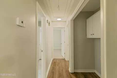 Entry Way - 2031 Fox Hill Ln, Byram, MS 39272 photo 2 of 2
