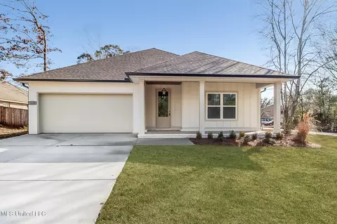 1080 Kalae Ct, Diamondhead, MS 39525