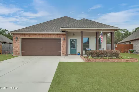 864 Reunion Place Cir, Biloxi, MS 39532