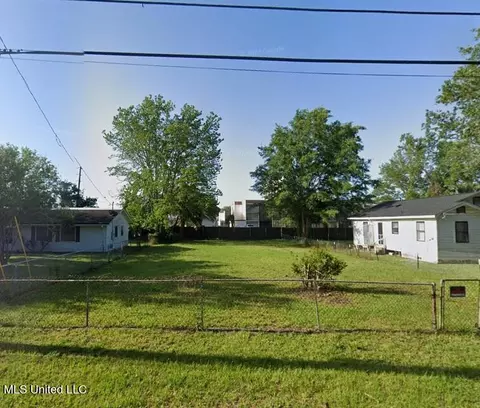 2033 Southern Ave, Biloxi, MS 39531